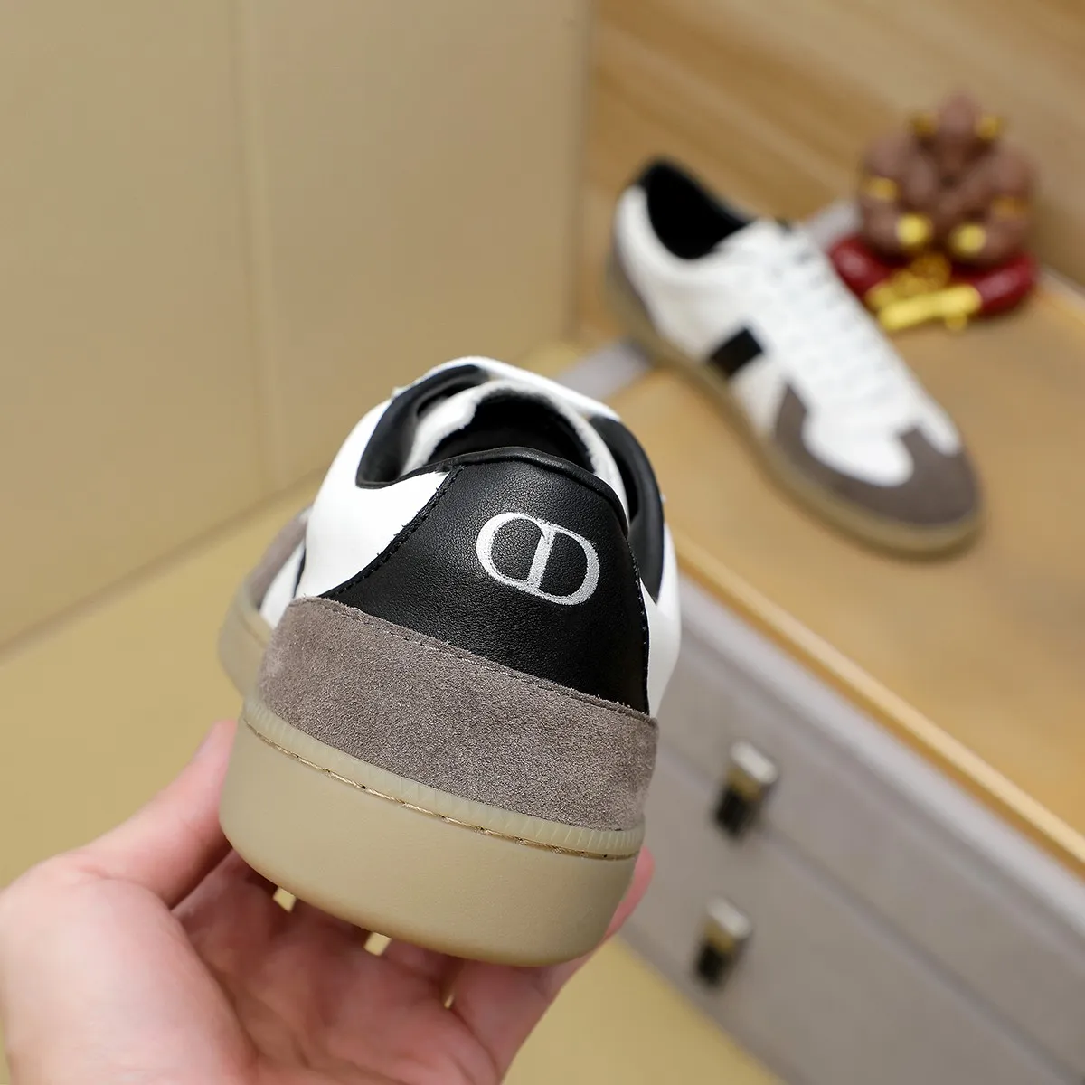 Men's clothing and shoes 💰540 💰🔥[Dior] High-end top-notch 🔝 purchasing agent 🔍🔍The latest 🇺🇸 counters are on sale simultaneously, original Italian calfskin (high-end, extravagance, and grade) with exquisite workmanship (cowhide Inner lining) Sole: Original sole provided by the original factory ⚠️Outsole. Comfortable, wear-resistant, non-slip, real-life photo🎬The real thing is more beautiful🔍Color: 4 colors available💕💕Number of yards: 39-44...